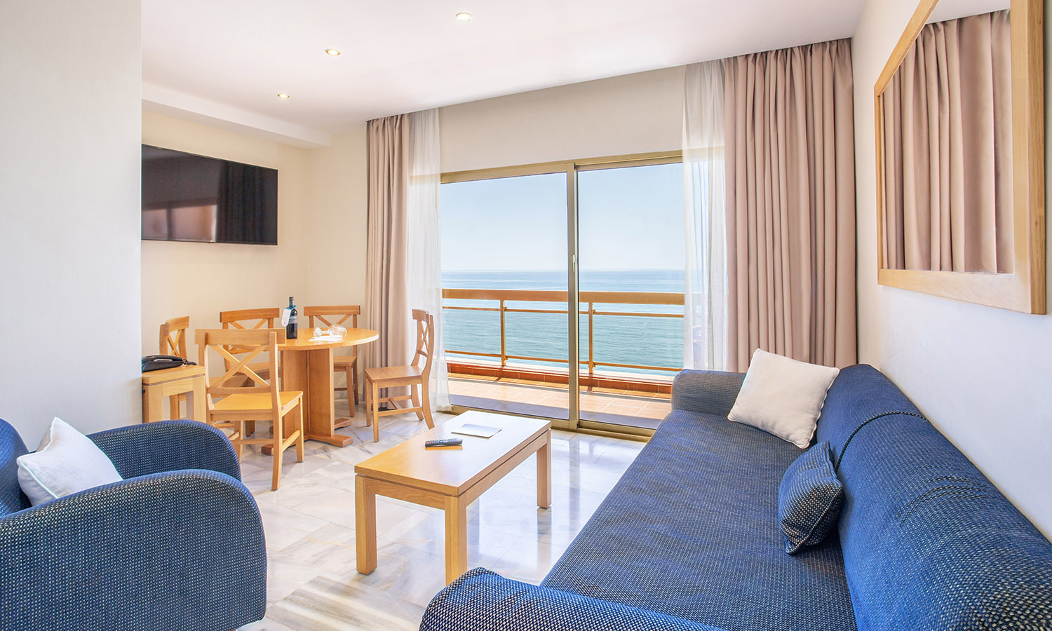 1 Bedroom Family Apartment (sea views) - Lounge
