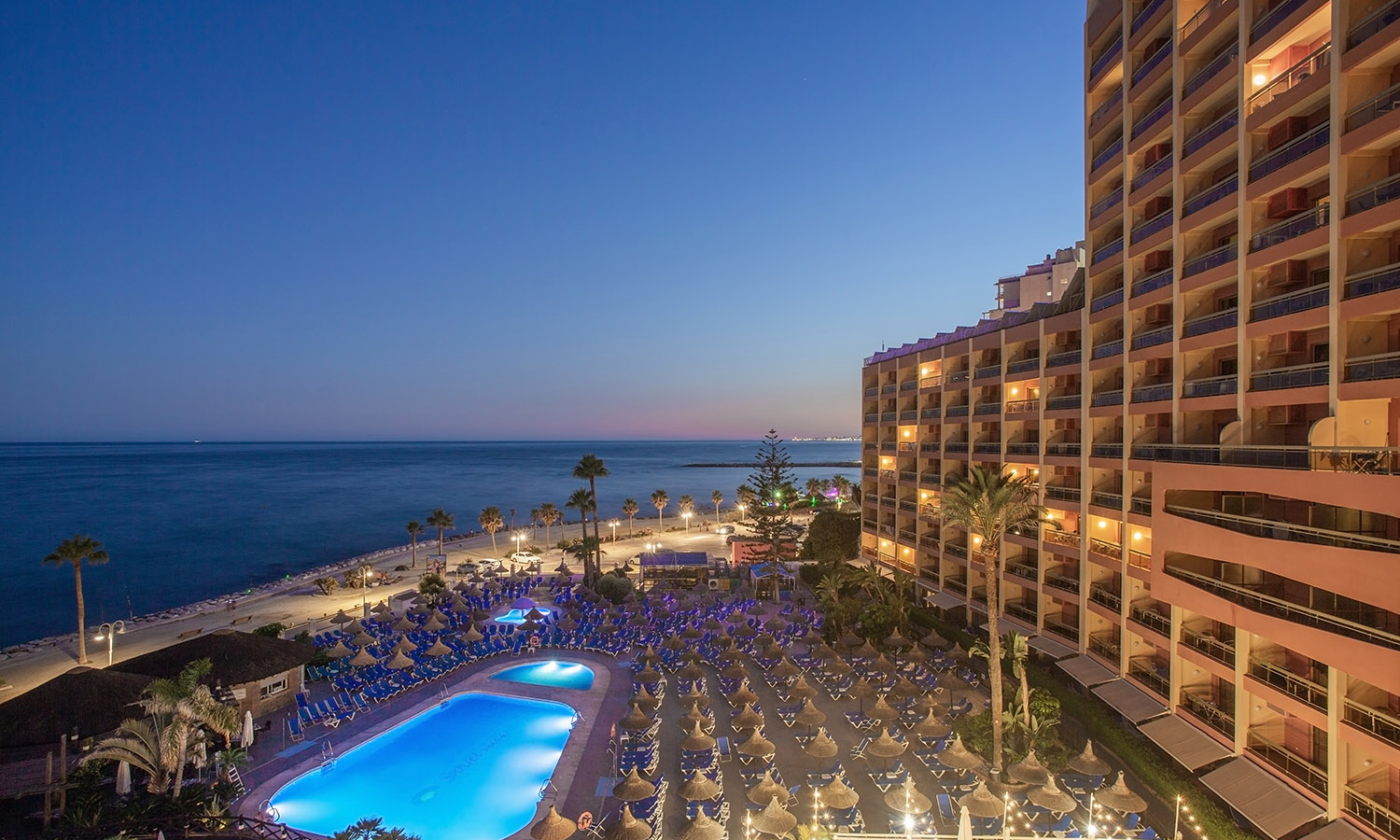 El Hotel de noche